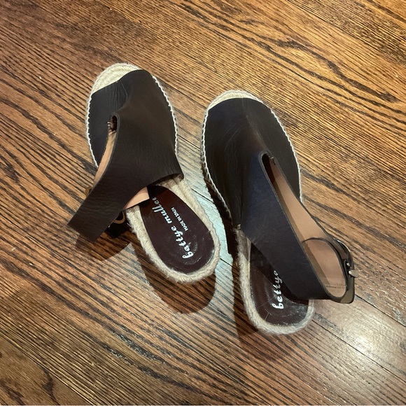 Bettye Muller Leather Wedge Size 40/9 - Picture 2 of 3